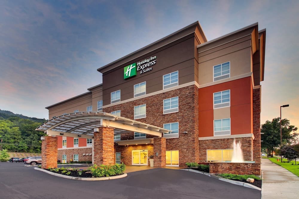Holiday Inn Express & Suites Ithaca main
