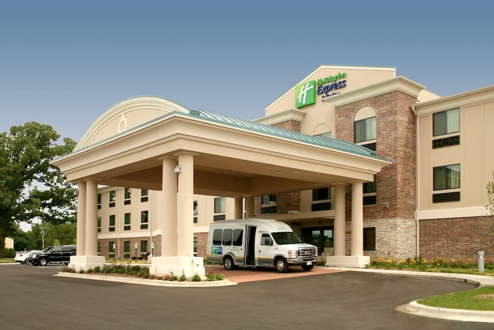 Holiday Inn Express And Suites Madison-Verona main