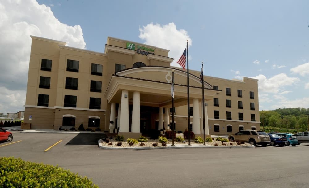 Holiday Inn Express Somerset main