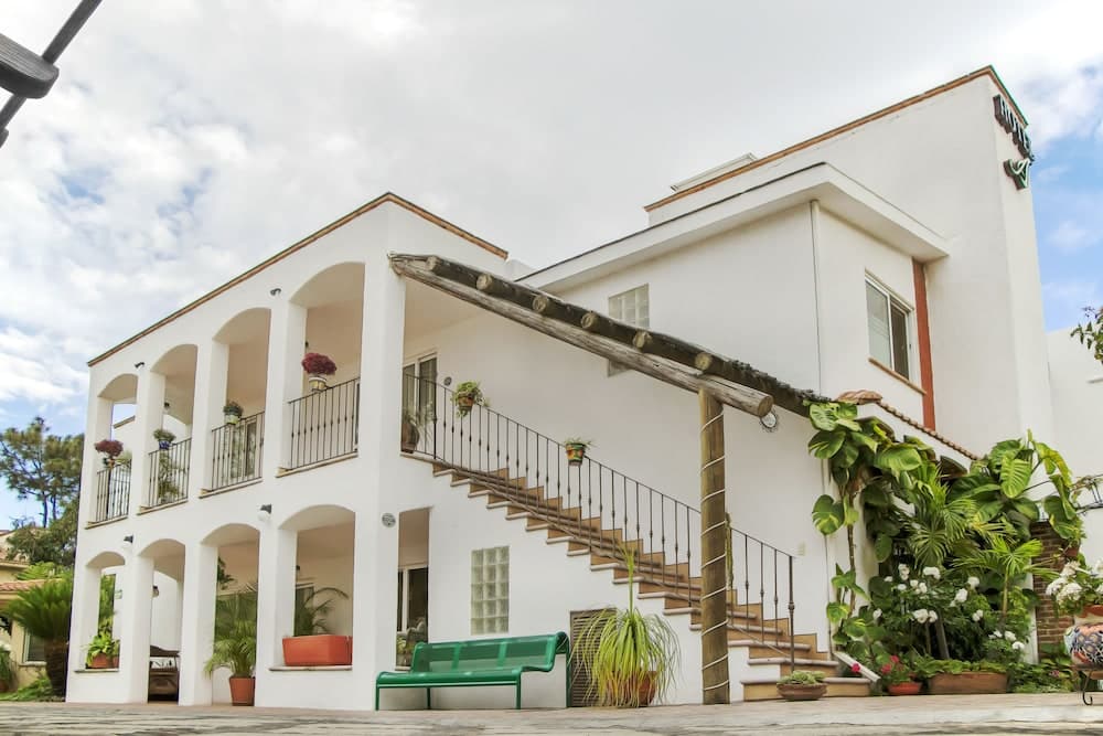 Alcazar Suites main