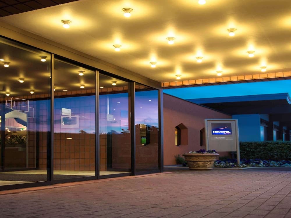 Novotel Mâcon North Highway du Soleil Hotel main