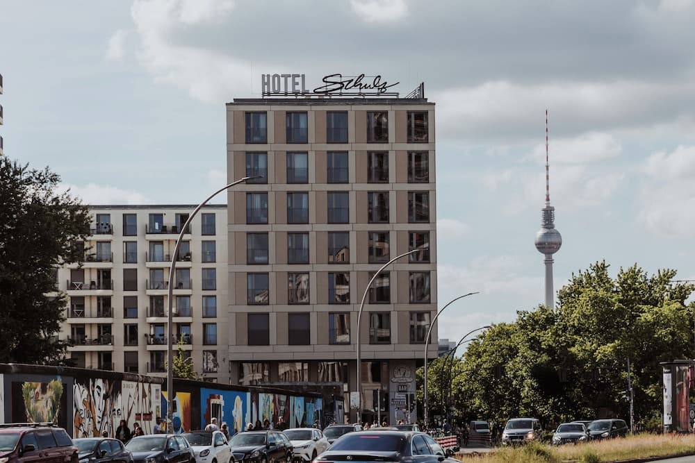 Schulz Hotel Berlin Wall At The East Side Gallery