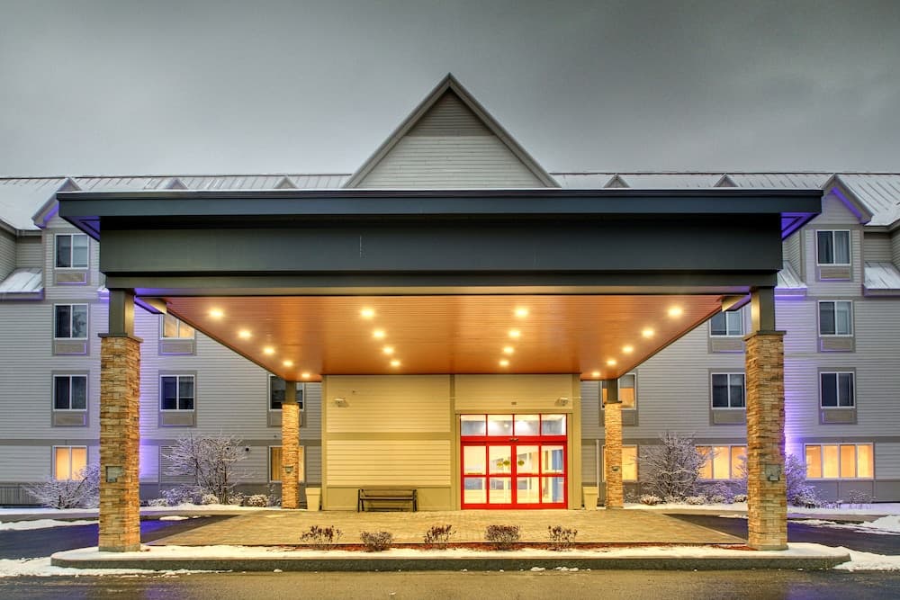 Holiday Inn Express & Suites Lincoln East - White Mountains main