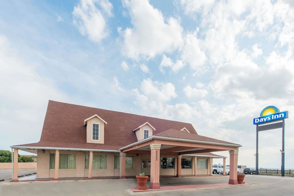 Days Inn Fort Worth West main