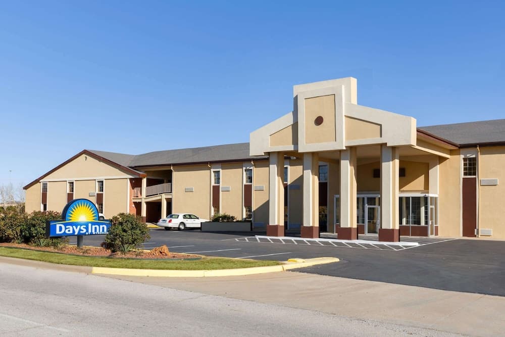 Days Inn by Wyndham Lawton main