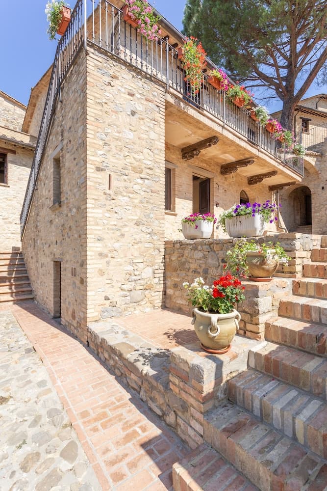 Borgo Pulciano main