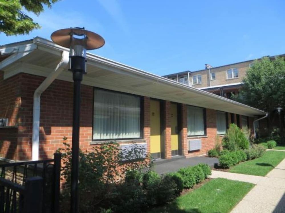 Carleton Of Oak Park main