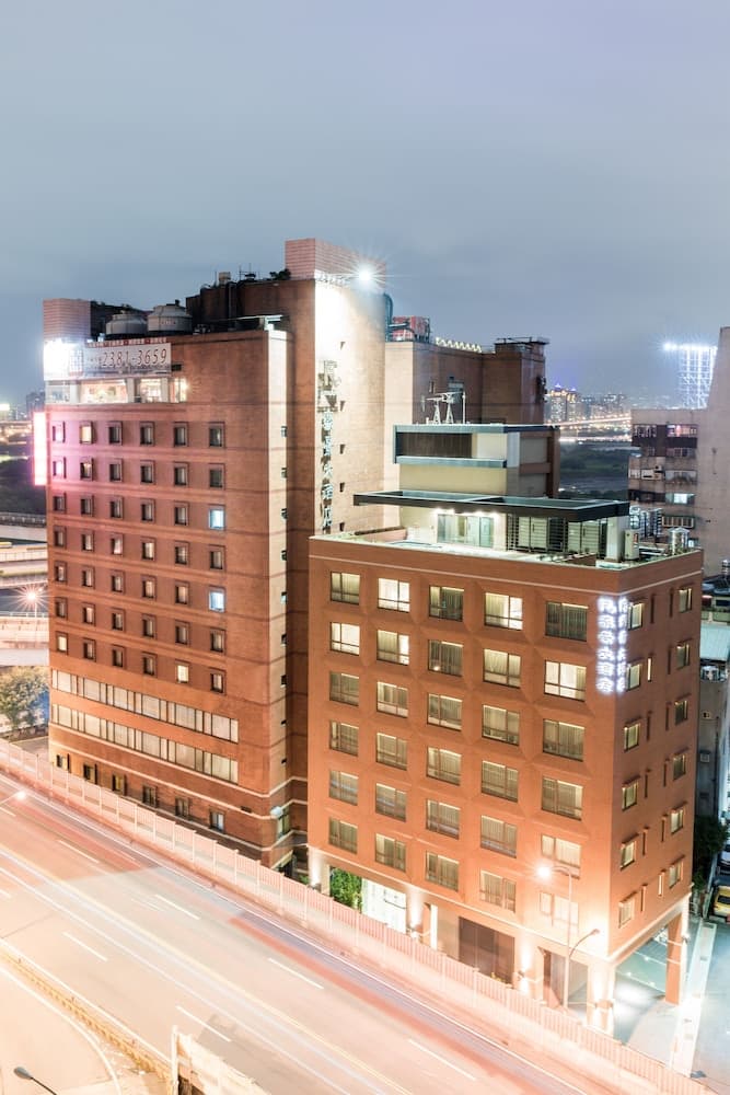 Hotel Riverview Taipei main