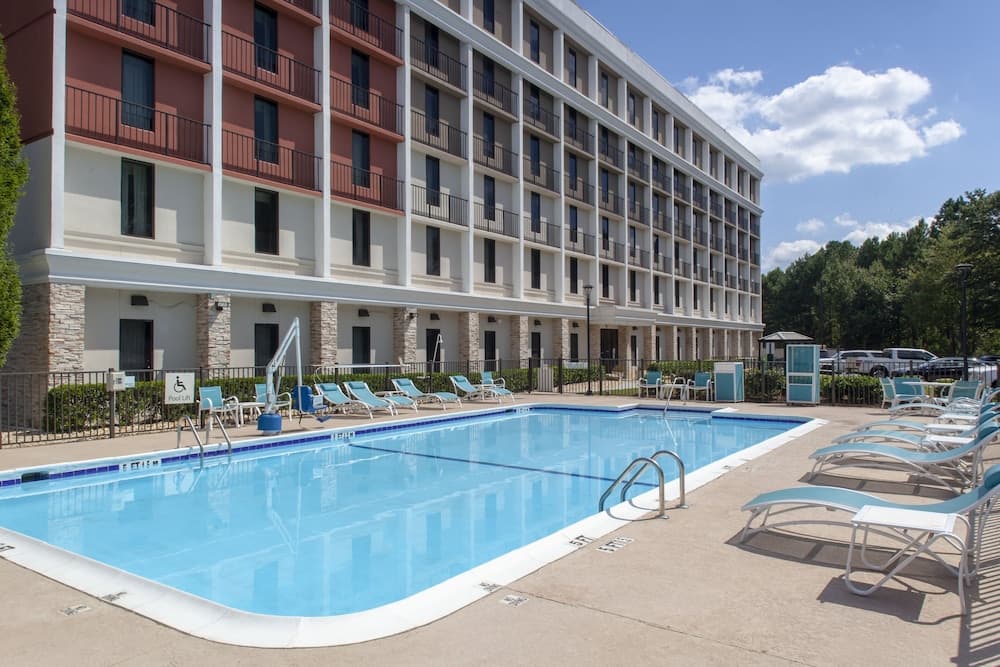 Holiday Inn Express Atlanta Airport main