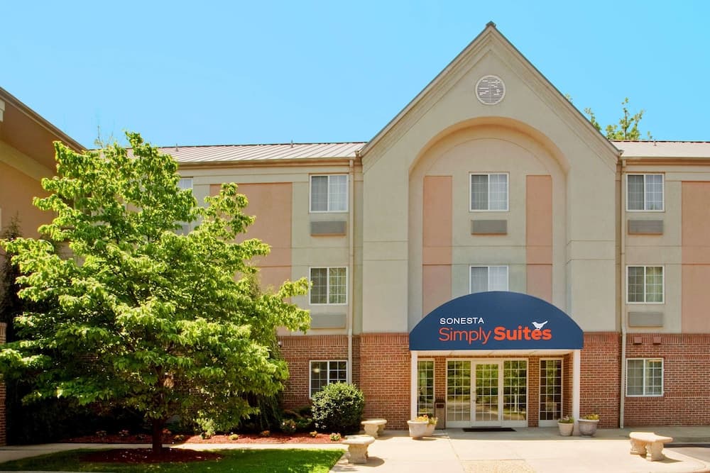 Sonesta Simply Suites Hampton main