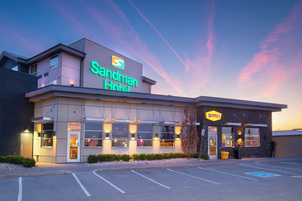 Sandman Hotel Oakville main