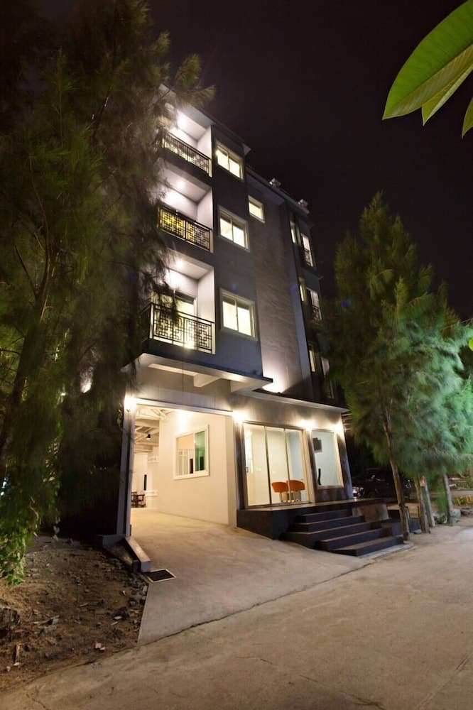 Nature Pine Residence main