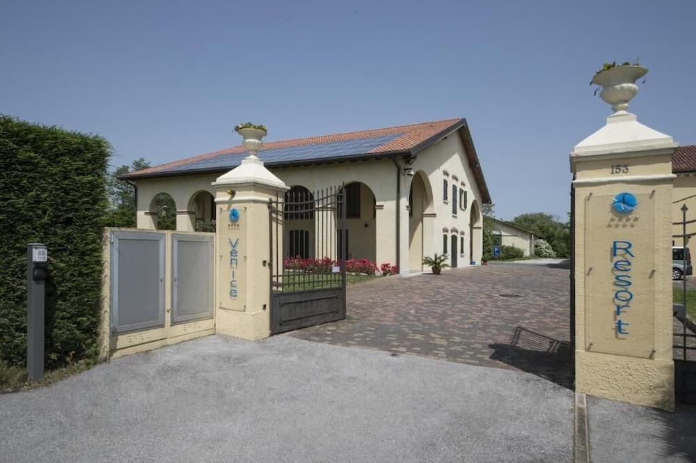 Venice Resort main