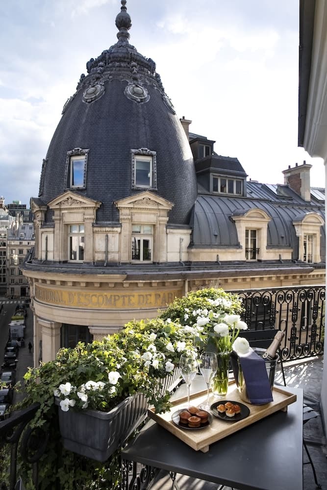 Hotel De Nell main