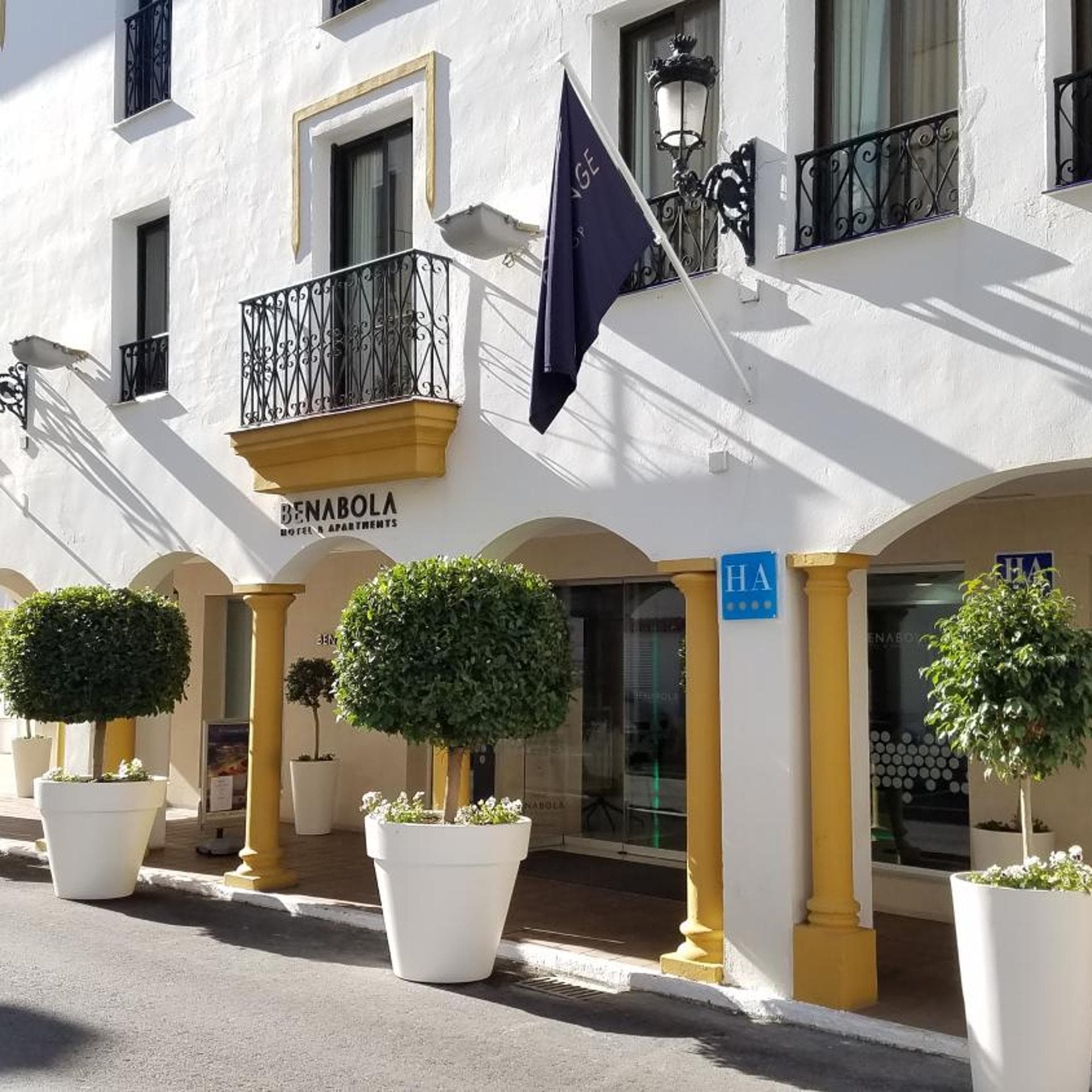 Benabola Hotel & Suites main