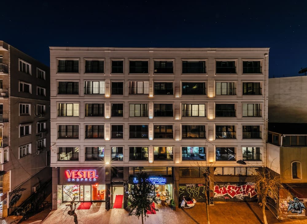 Roys Hotel & Suites main
