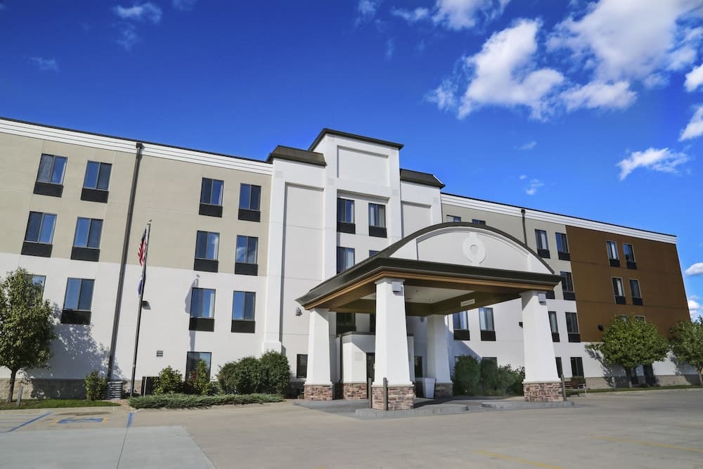 Holiday Inn Express Fargo West Acres main