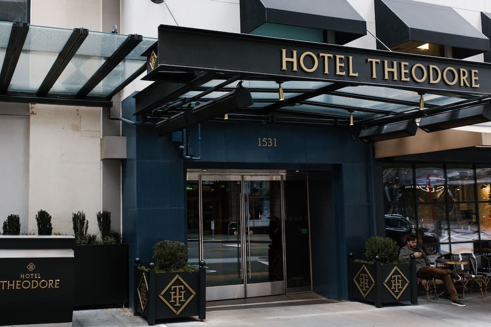 Hotel Theodore main