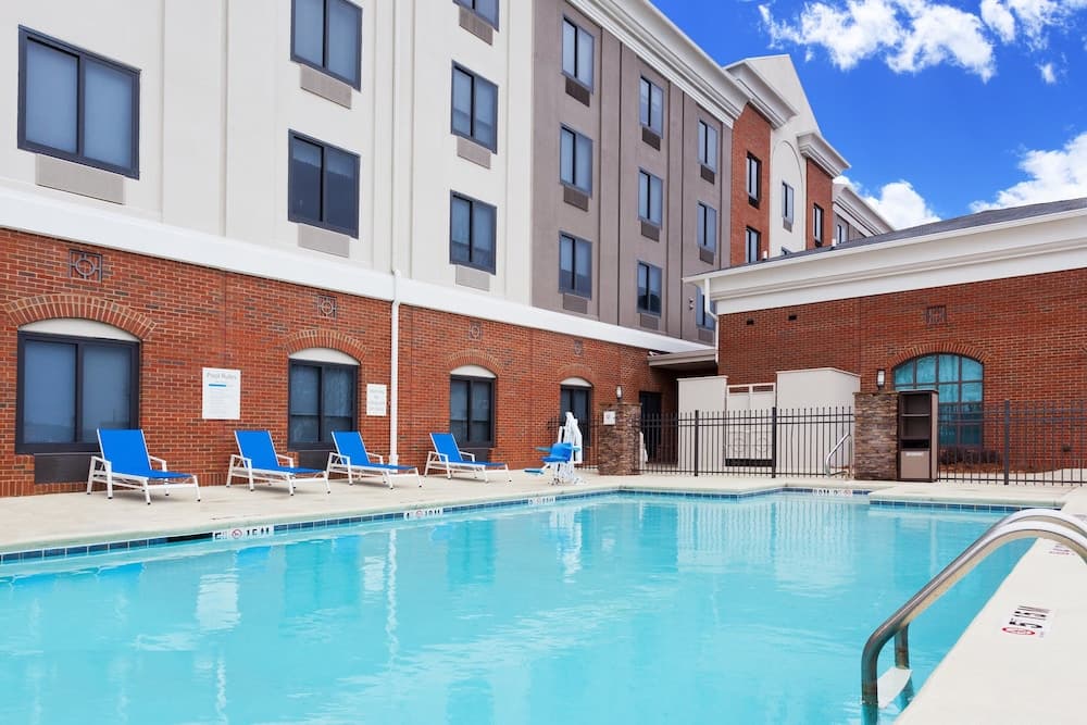 Holiday Inn Express & Suites Montgomery East - Eastchase