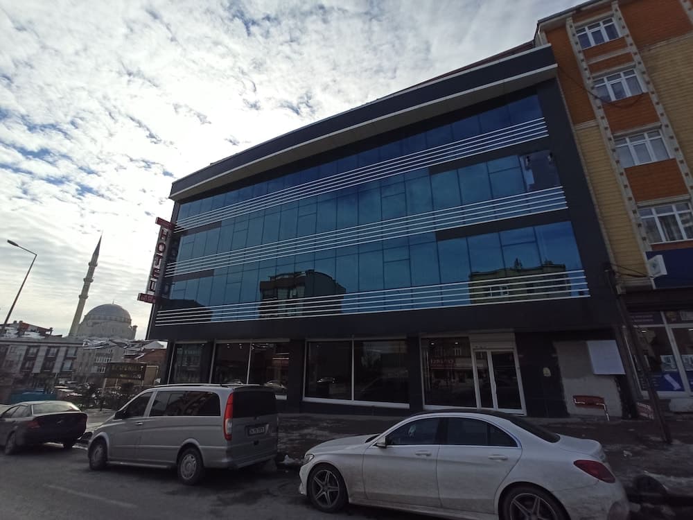 Skylon Airport Hotel main