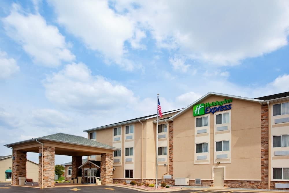 Holiday Inn Express Tuscola main