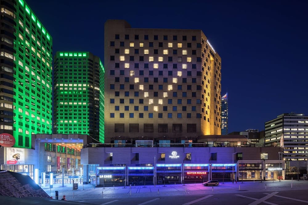 DoubleTree by Hilton Montreal main
