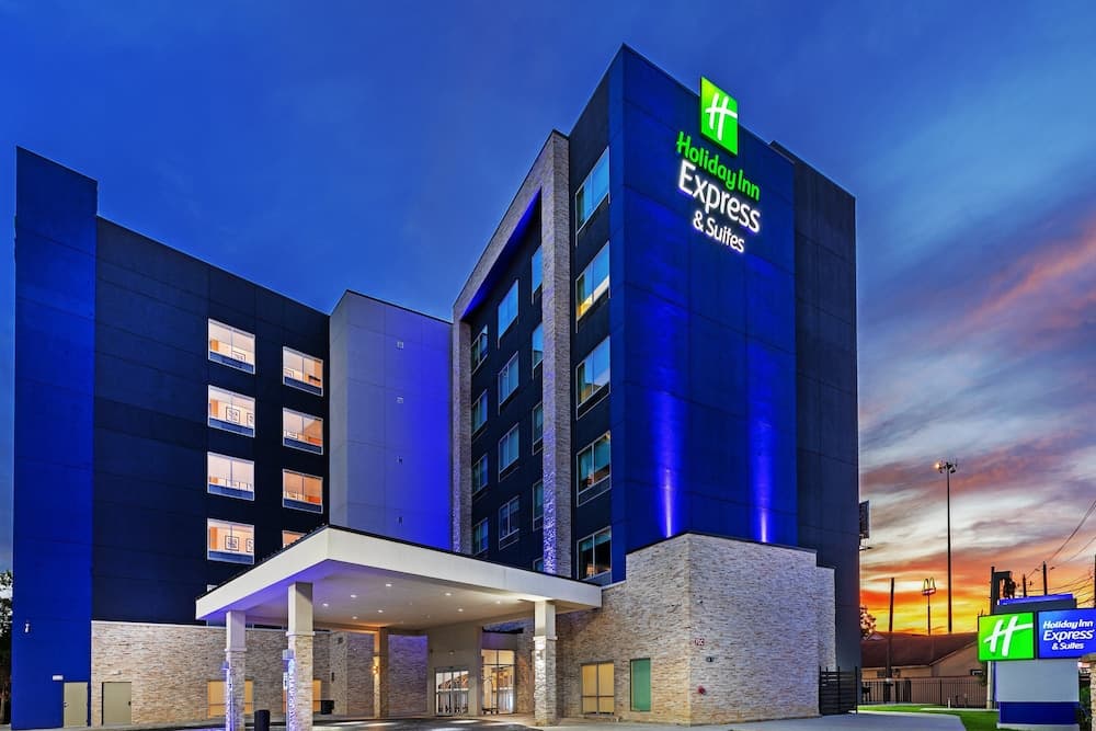 Holiday Inn Express & Suites Houston - N Downtown main
