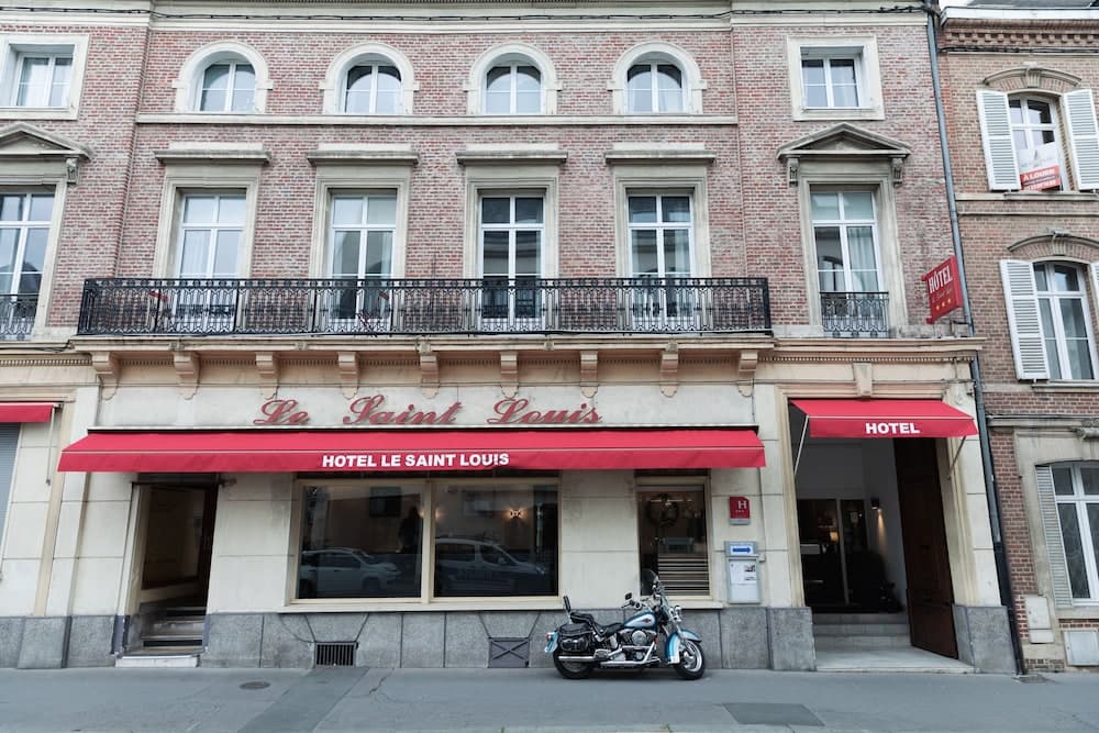 Le Saint Louis main