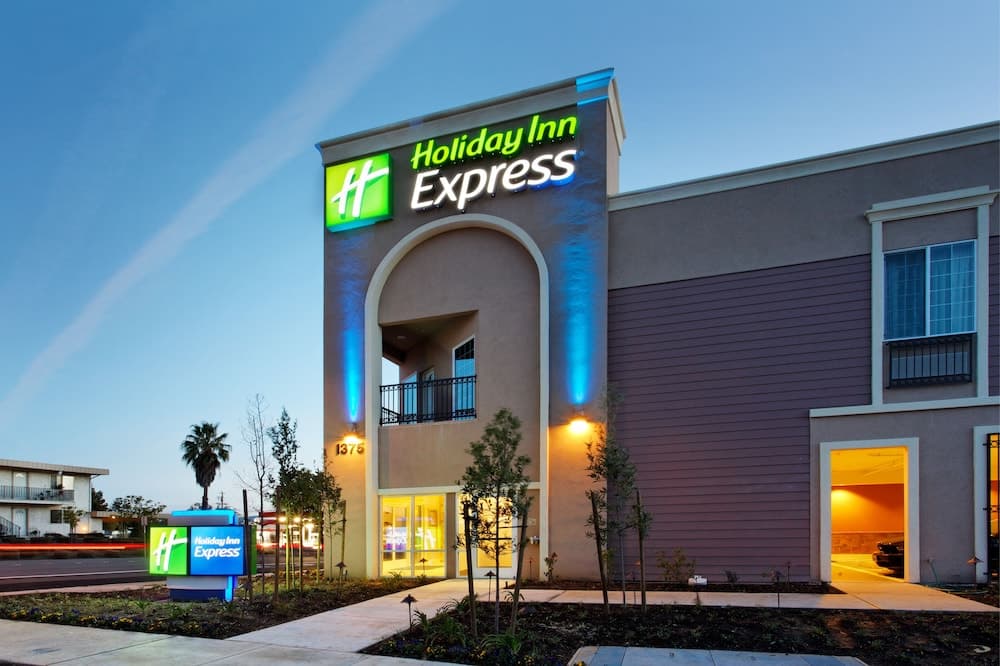 Holiday Inn Express Benicia main