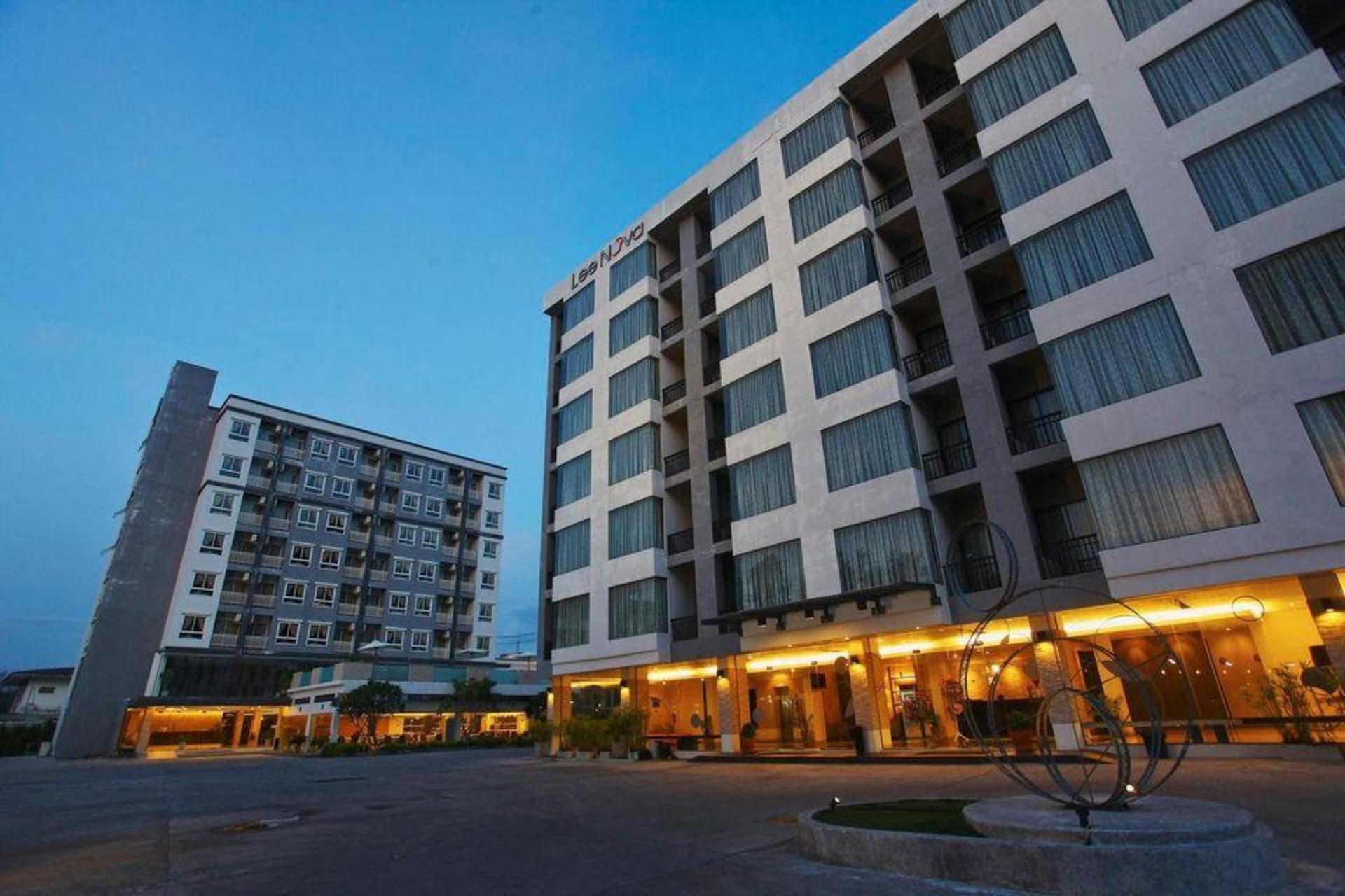 Leenova Hotel