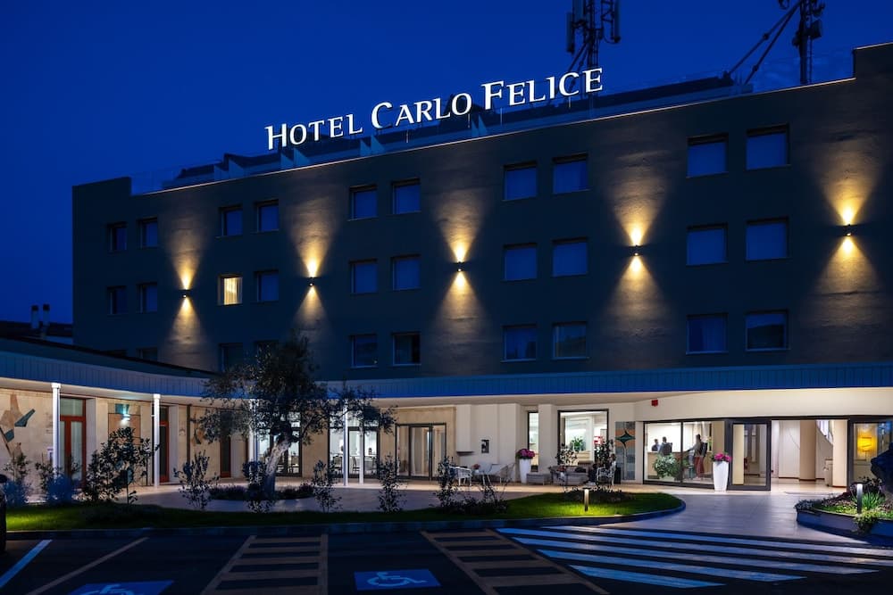 Hotel Carlo Felice main