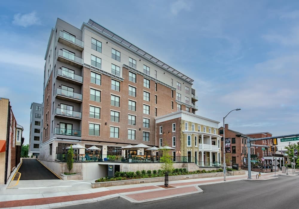 Hyatt Place Newark / Main Street main