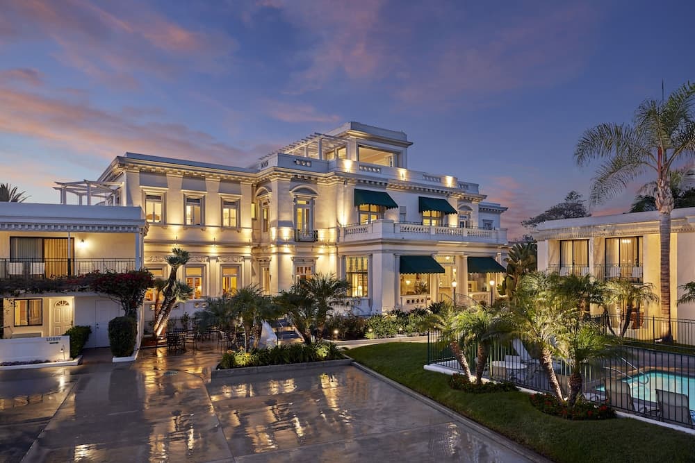 Glorietta Bay Inn main