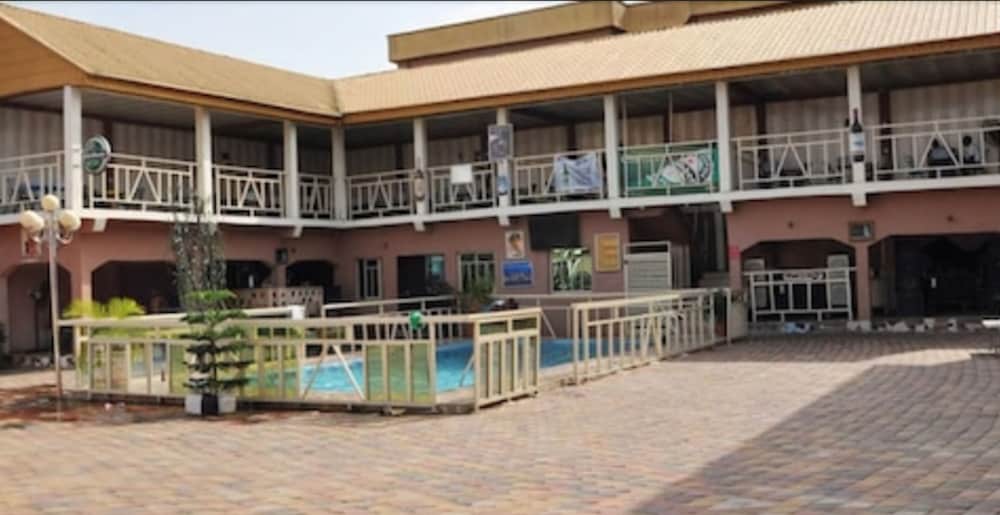 Keviz Hotel main