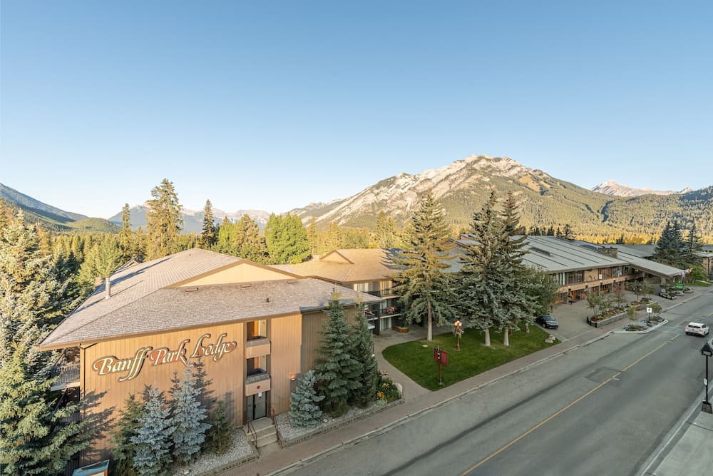 Banff Park Lodge main