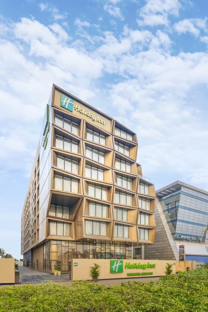 Holiday Inn Kolkata Airport main