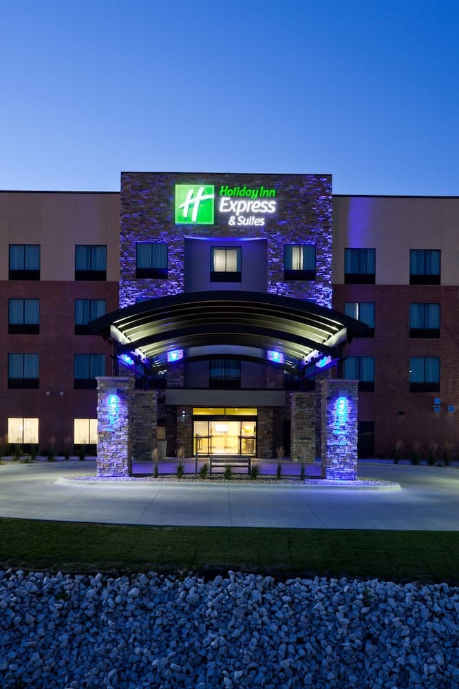 Holiday Inn Express And Suites Fort Dodge main