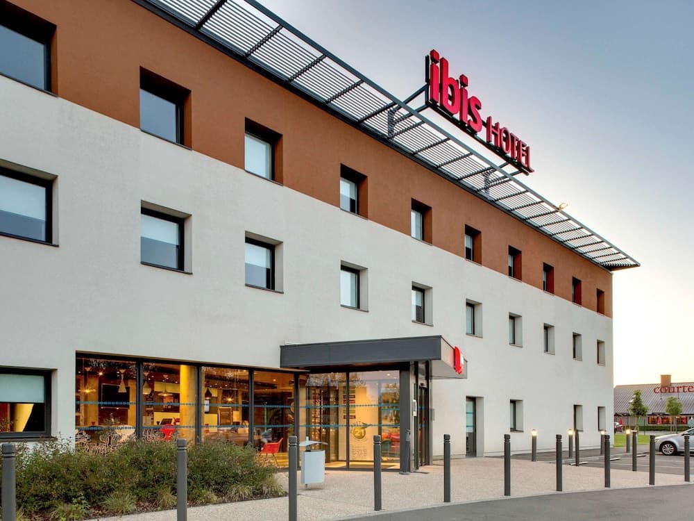 Ibis Montceau-Les-Mines main