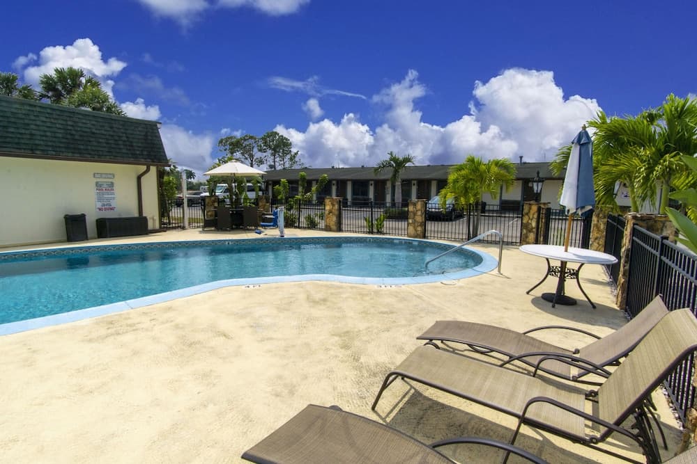 Spinnaker Inn Of Naples