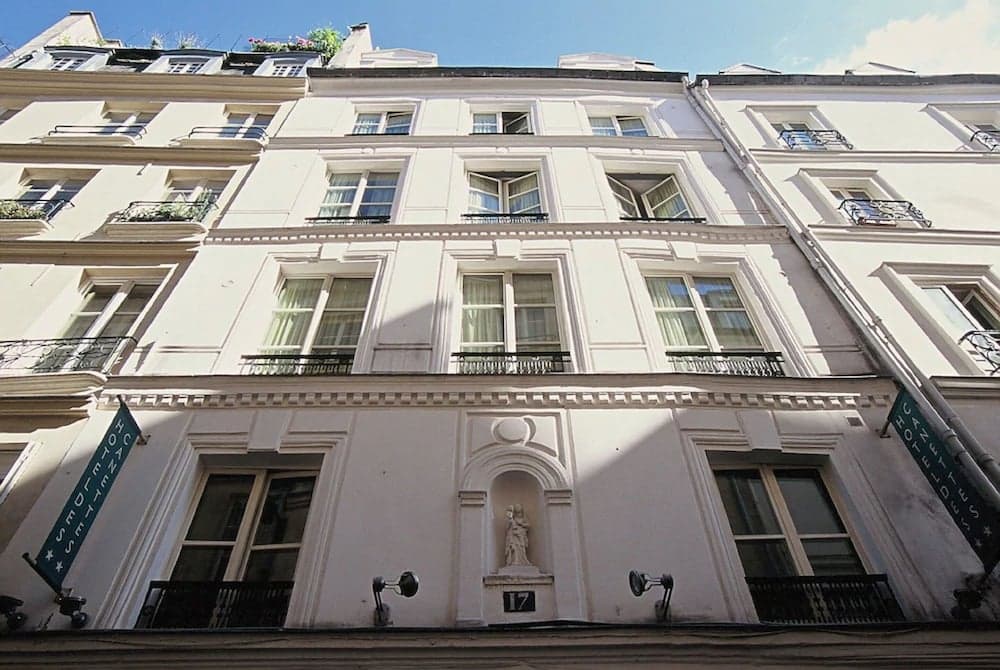 Hotel Des Canettes main