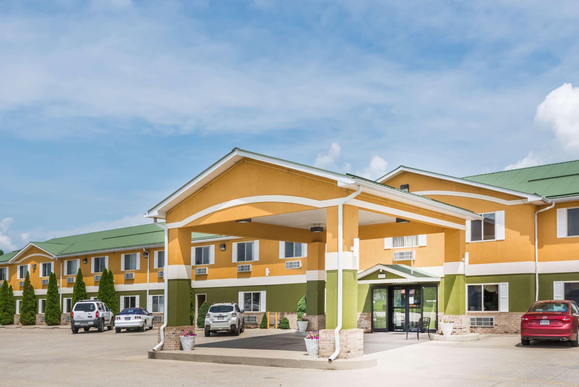 Super 8 By Wyndham Bedford main