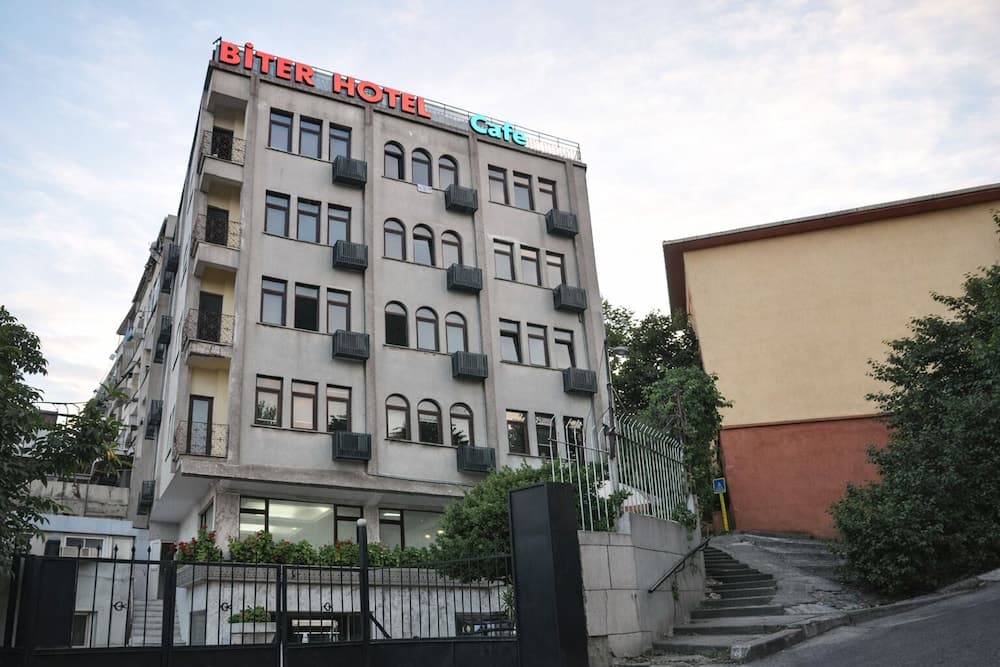 Biter Hotel main