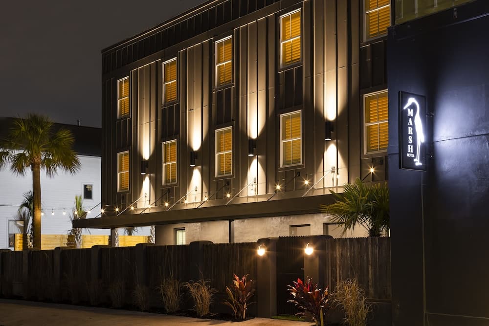 Marsh Hotel main