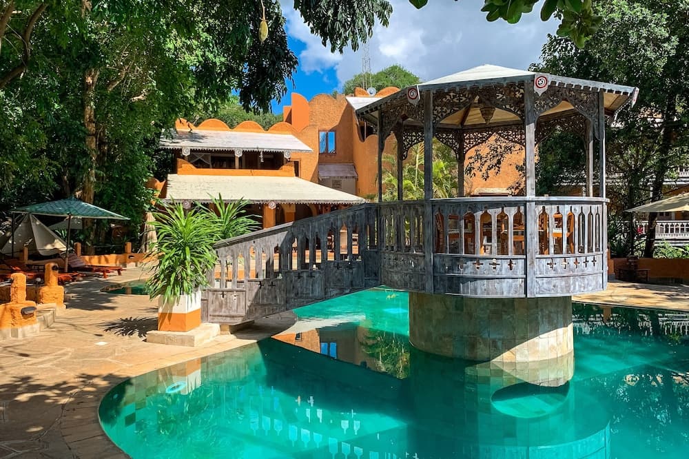 Nomad Beach Resort main