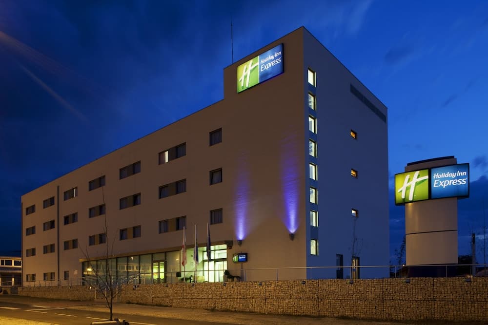 Holiday Inn Express Vitoria main
