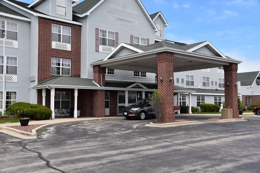 Port Wisconsin Inn and Suites main