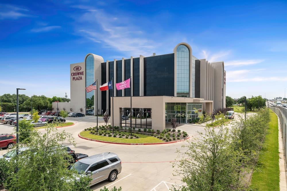 Crowne Plaza Suites Arlington Ballpark Stadium main