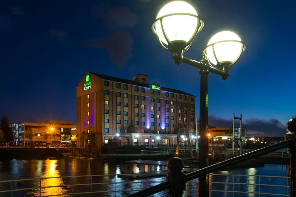 Holiday Inn Express - Salford Quays main