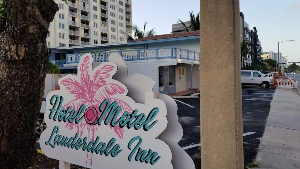Hotel Motel Lauderdale Inn main