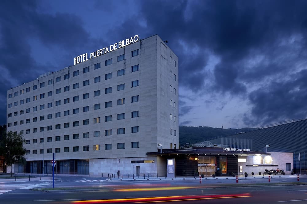 Hotel Puerta De Bilbao main